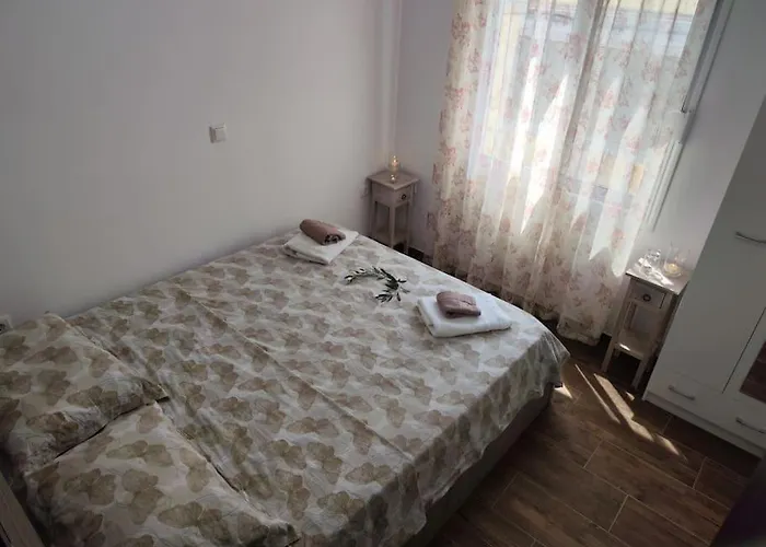 Dafnonas House - Bright & Modern *